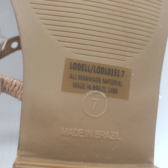 2297- Steve Madden Slip-On 3 Band Sandals, Silver Pyramid Studded Lodell Sz 7NWT - Picture 8 of 9